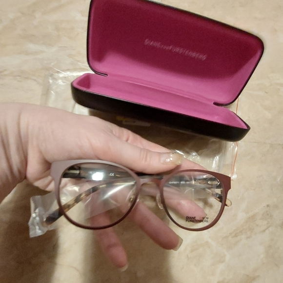 Diane von Furstenberg reading glasses  bnwt - Picture 5 of 6